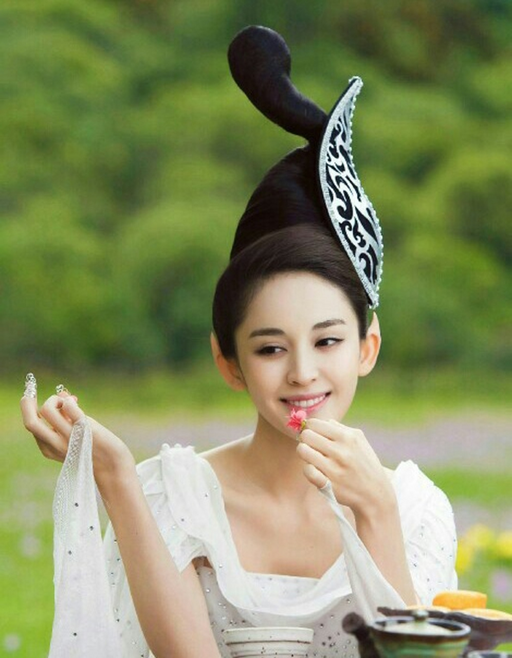 现在再看古力娜扎在青丘狐传说中的造型真的好奇葩,但她真的好漂亮.