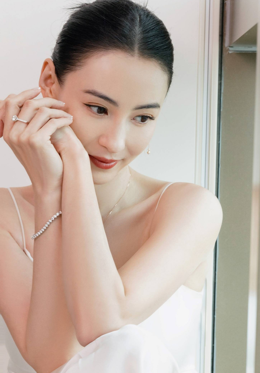 在这个充满竞争的娱乐圈中,张柏芝依然能够保持着自己的初心,不断前行