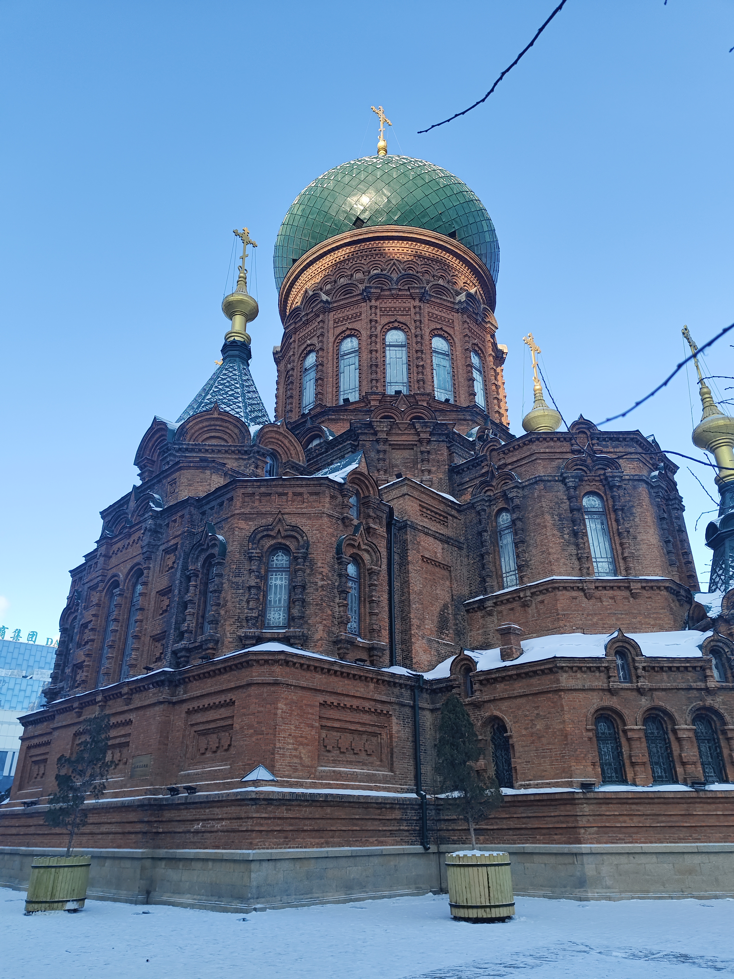 圣索菲亚大教堂还保留着教堂的功能,并作为一座建筑博物馆对外开放