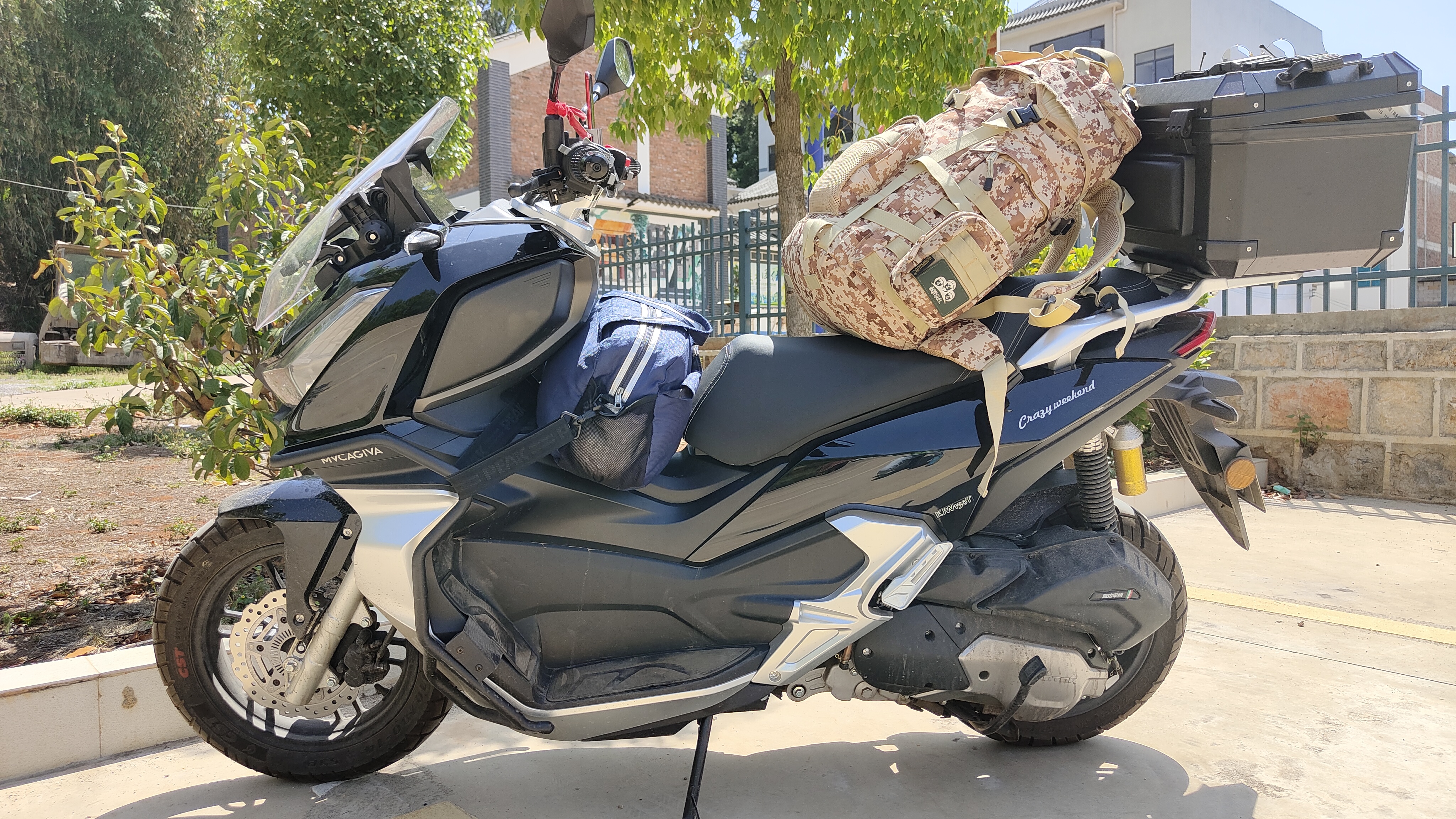 1万来块烂踏板车,还想开出什么杜卡迪v4感?痴人说梦!