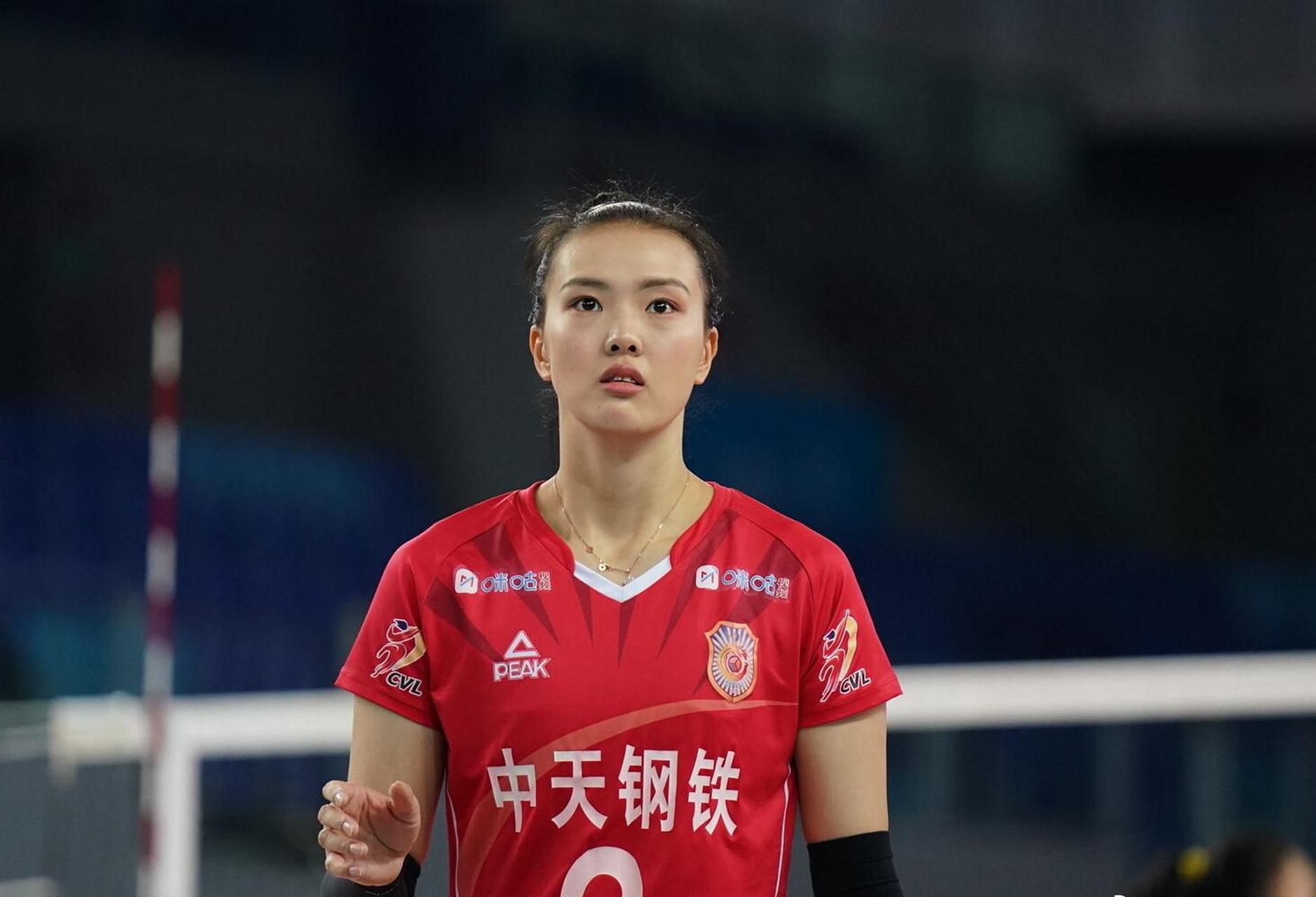 江苏女排张常宁大放异彩,3-0零封北京女排.