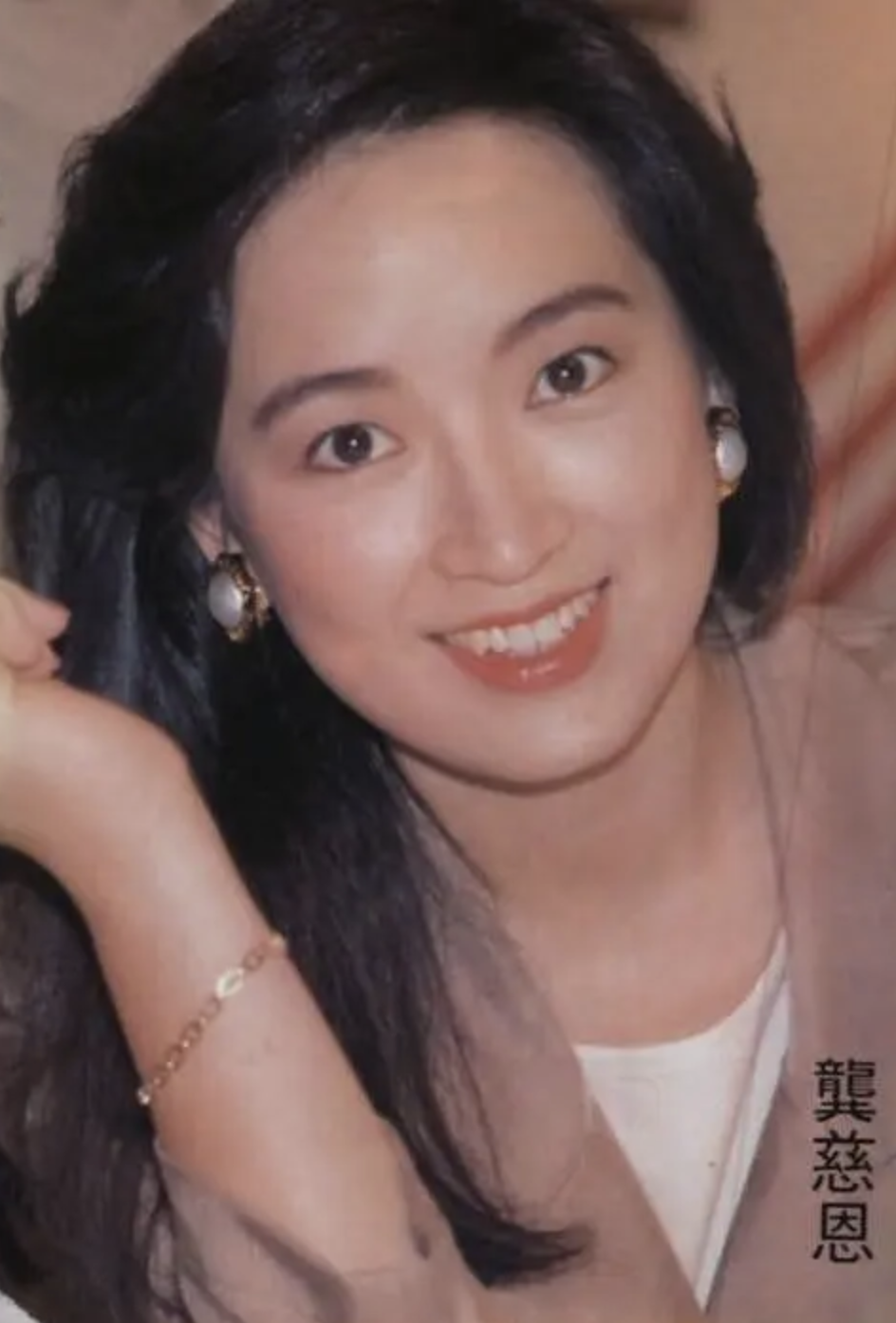 女星龚慈恩:情断黄日华,两任丈夫"背叛"她,60岁坚强优雅