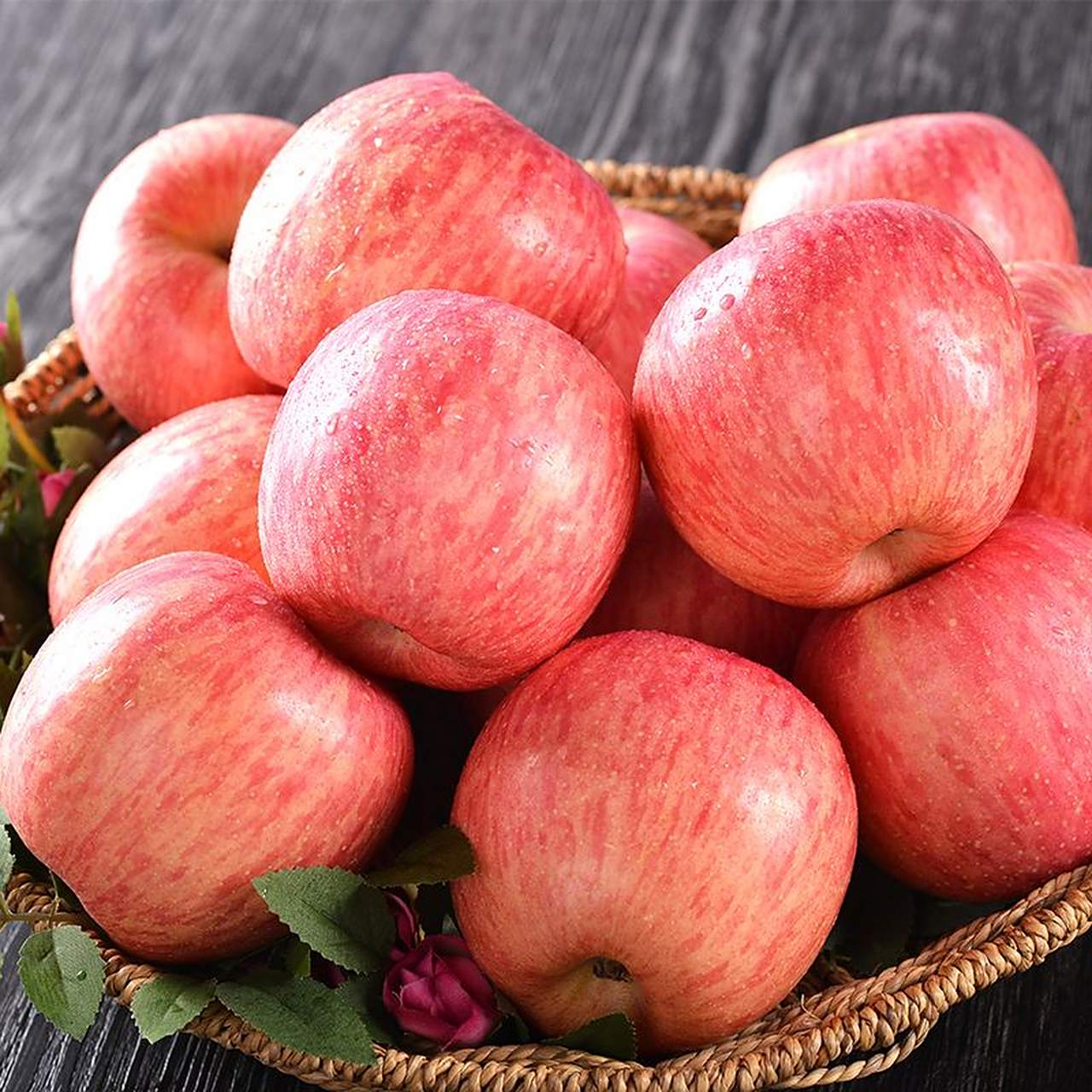 中国有四大产地苹果:洛川红富士,烟台红富士,阿克苏苹果和天水花牛