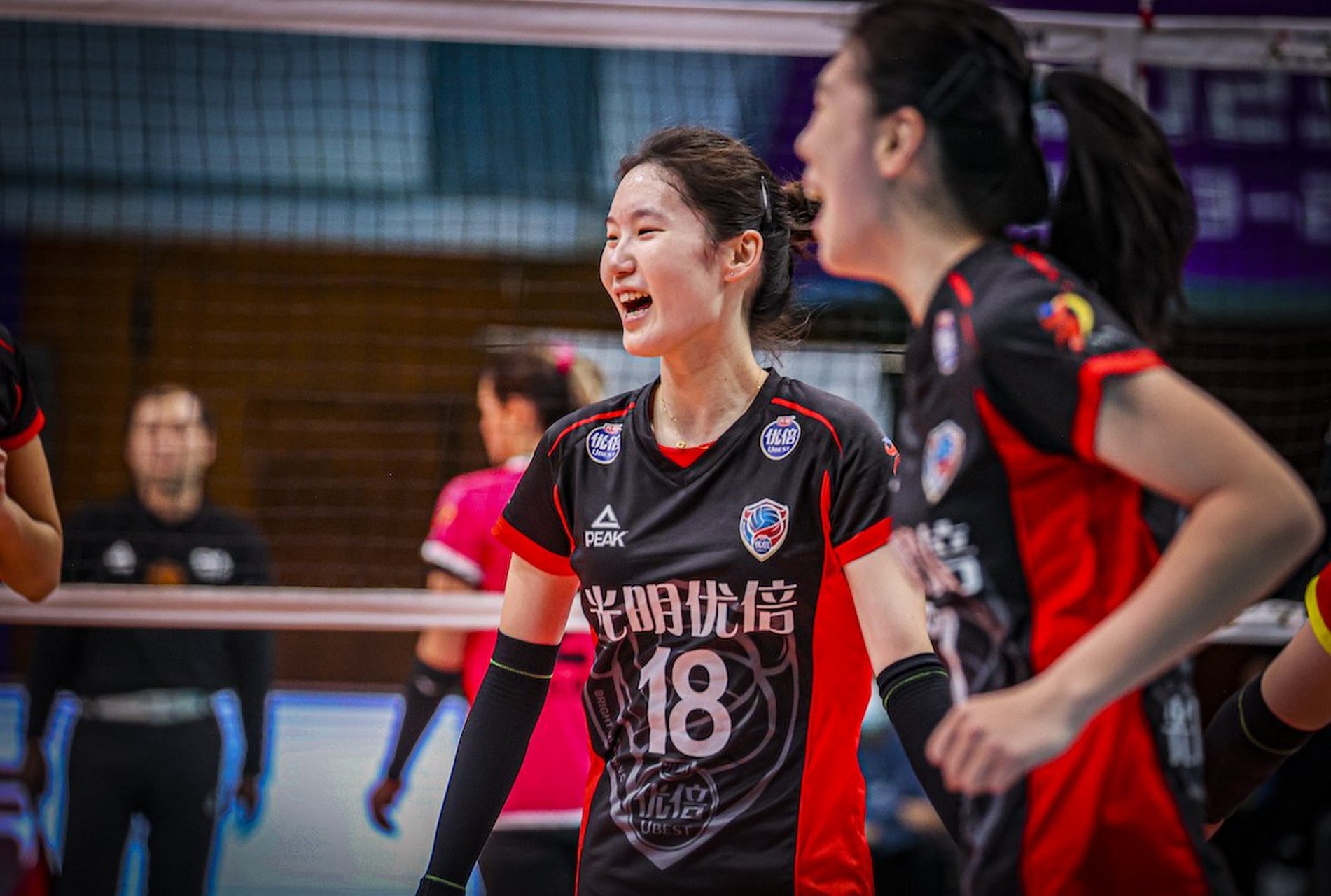 江苏女排张常宁大放异彩,3-0零封北京女排.