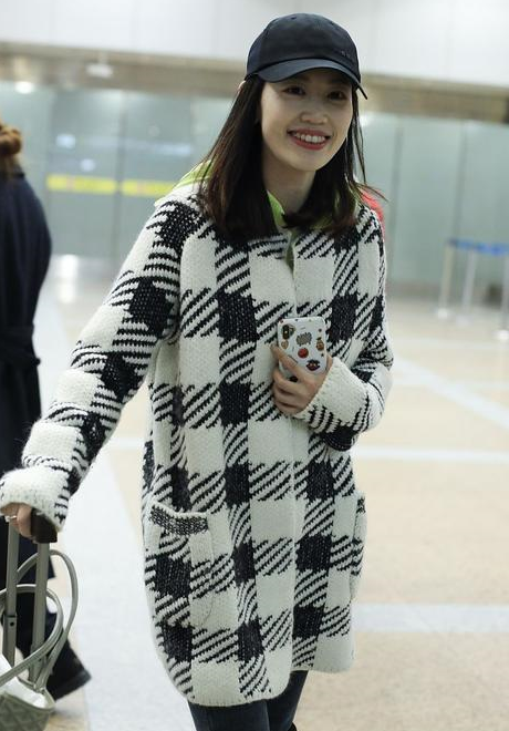 王宝强前妻马蓉现身机场!近照曝光,一脸笑容,网友评论太刺痛!