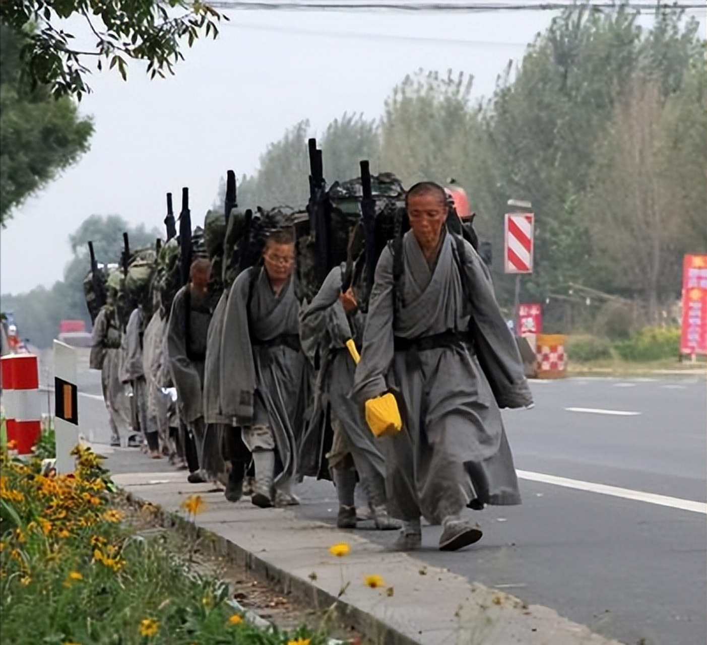辽宁海城的大悲寺,被誉为"中国最干净的寺院",可当众信徒们蜂拥而至
