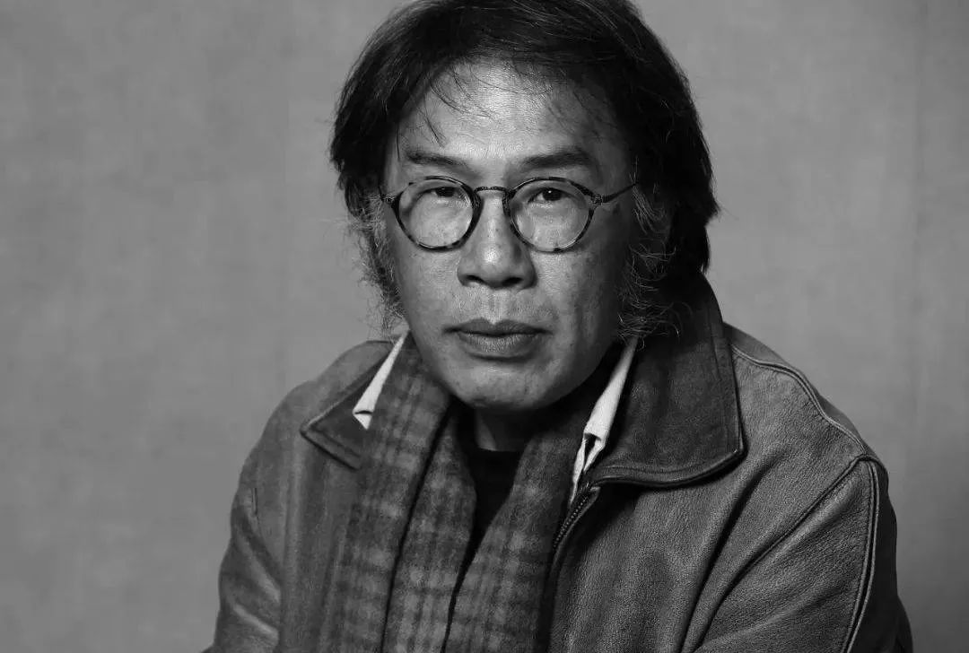 这是诗人的名作,你能读懂吗?评西川诗歌《在哈尔盖仰望星空》