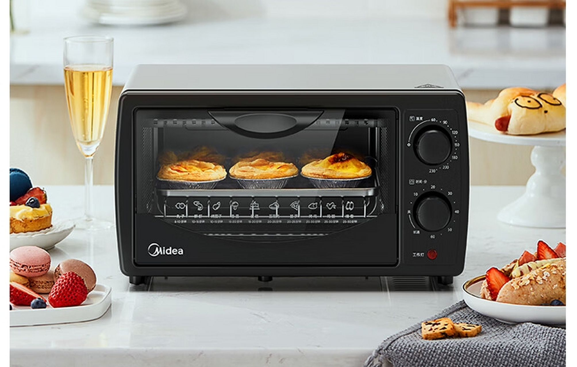 美的家用多功能迷你小烤箱t1-108b给我带来了全新的烘焙体验.