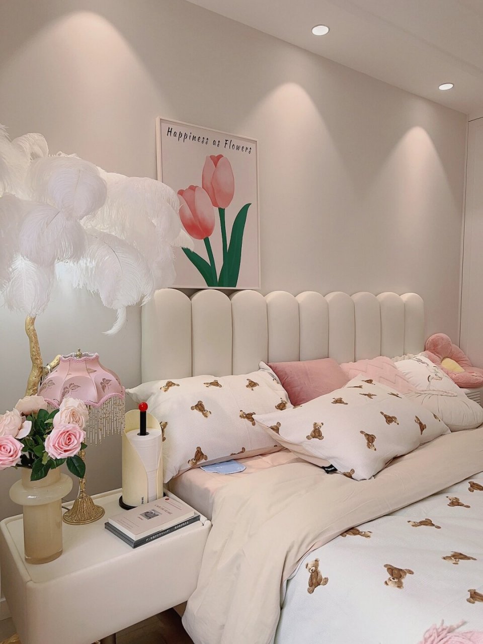 闲来无事,又将房间布置了一下 小小的房间只有13平米 不后悔保留了