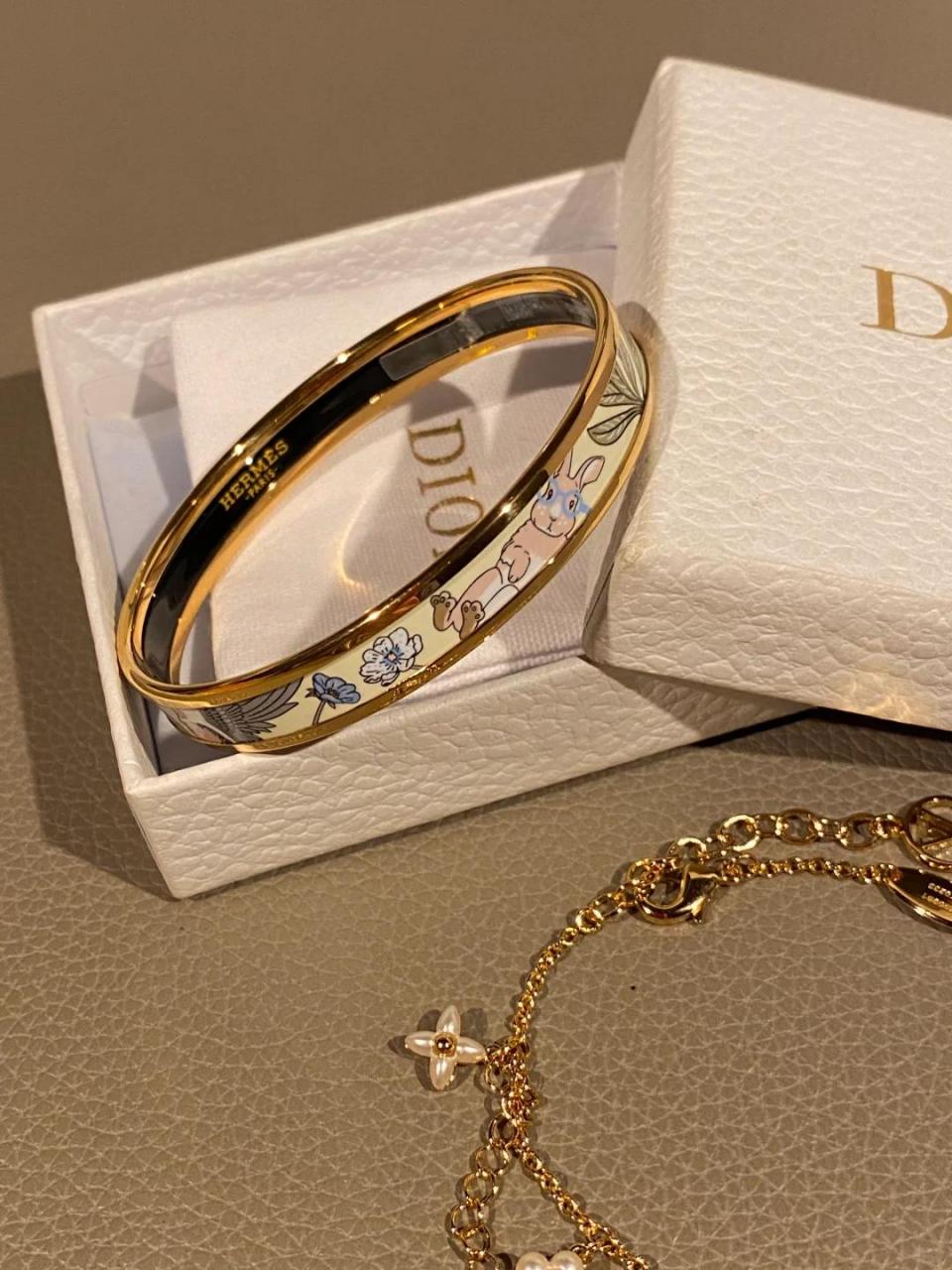 巨好看hermes爱马仕兔子手镯 兔兔的设计真的泰可爱啦[哇r] 上手敲