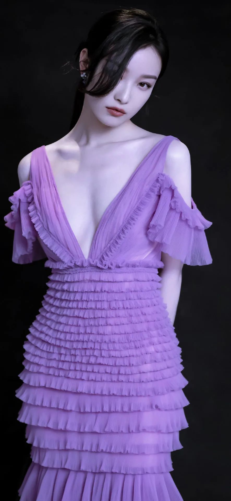 倪妮女明星壁纸 倪妮不仅仅是因为她的颜值和演技,更是因为她的穿搭总