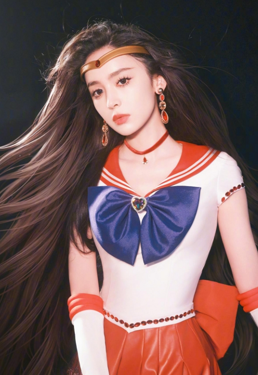 古力娜扎最新高清组图:迷人的美少女战士风采