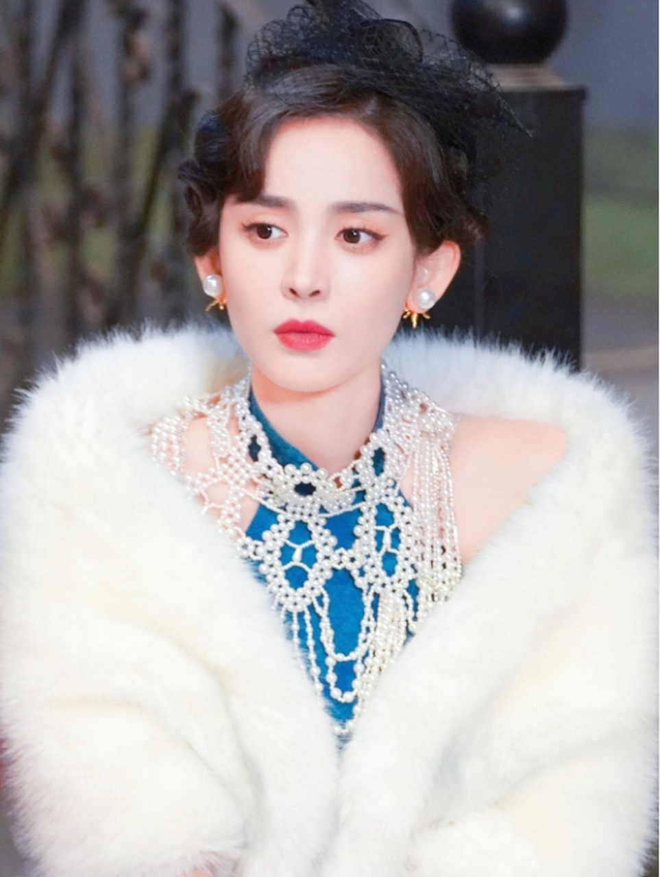 古力娜扎的民国风壁纸写真精选,无疑是明艳动人的大美人.