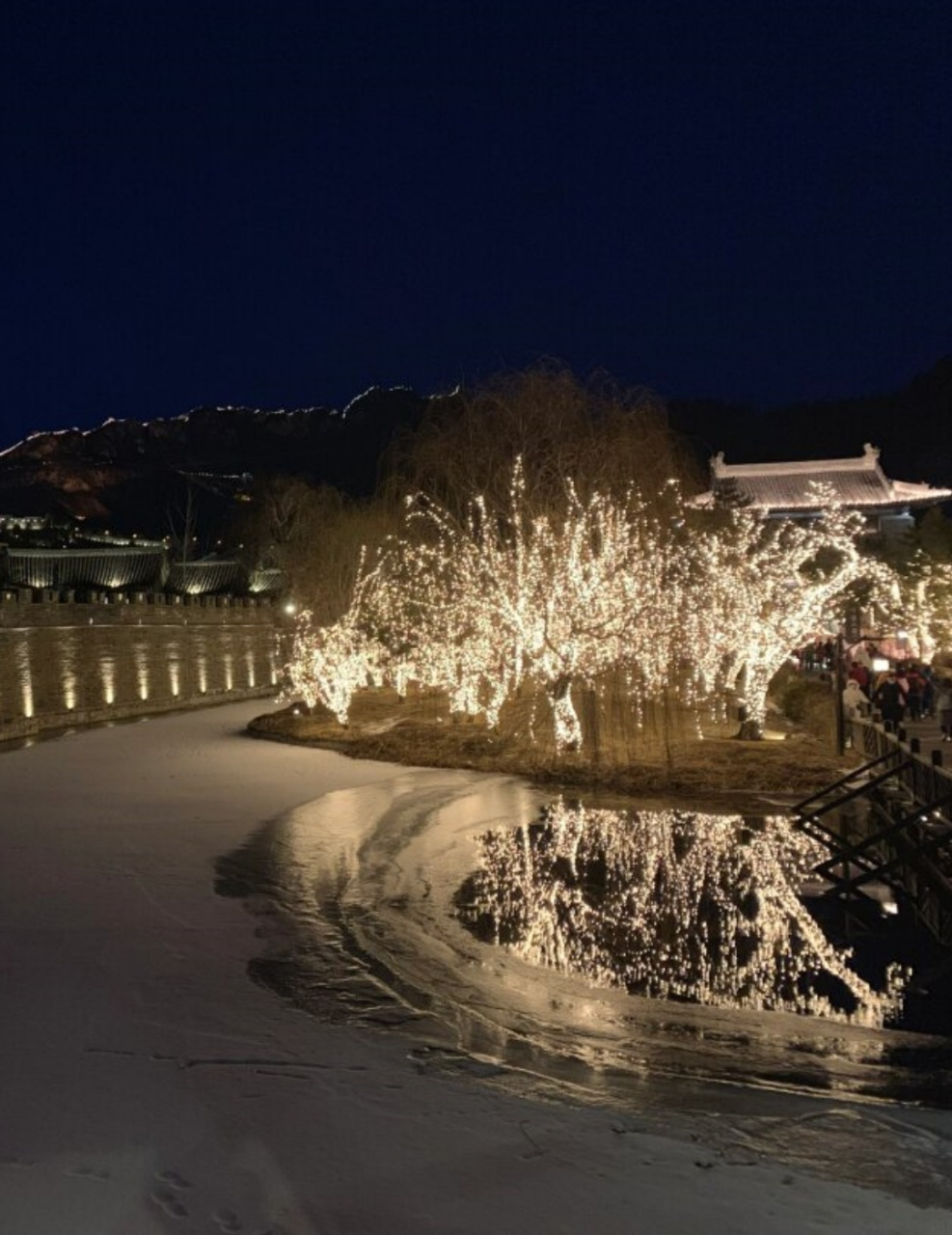 冬季京郊好去处-古北水镇  古北水镇,虽然是人造古镇,但其独特的魅力