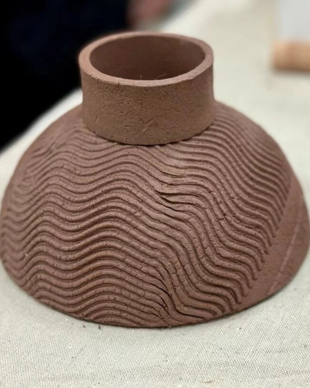 用摔泥片实现"器物自由"  陶艺不仅仅是拉坯成型那么简单!