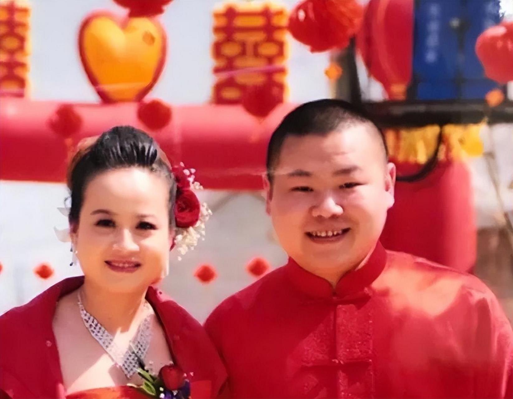 有一次,岳云鹏带着妻子郑敏回家,他的大姐和二姐来向他借钱,岳云鹏当