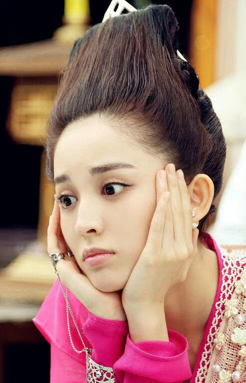 现在再看古力娜扎在青丘狐传说中的造型真的好奇葩,但她真的好漂亮.