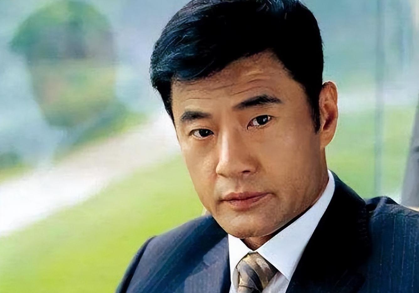 于荣光:一生洁身自好,与初恋王玉苓结婚35年,晚年为何离婚?