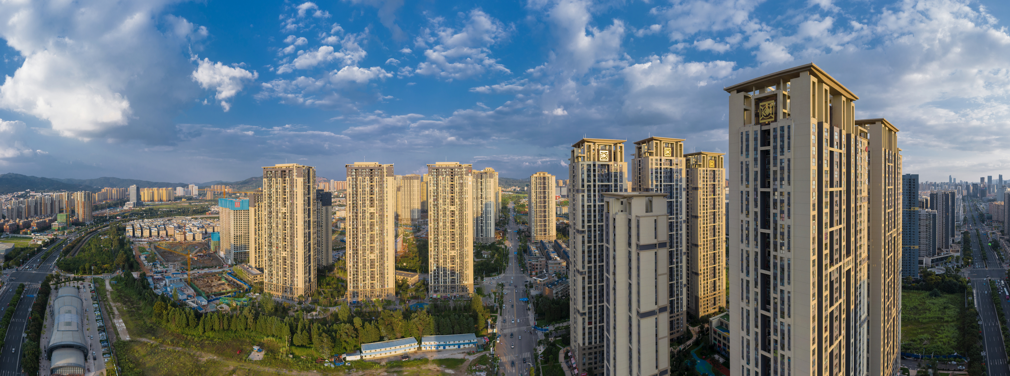 虽然多层住宅存在建筑密度大,绿化率低等缺点,但其优点远远超过缺点.