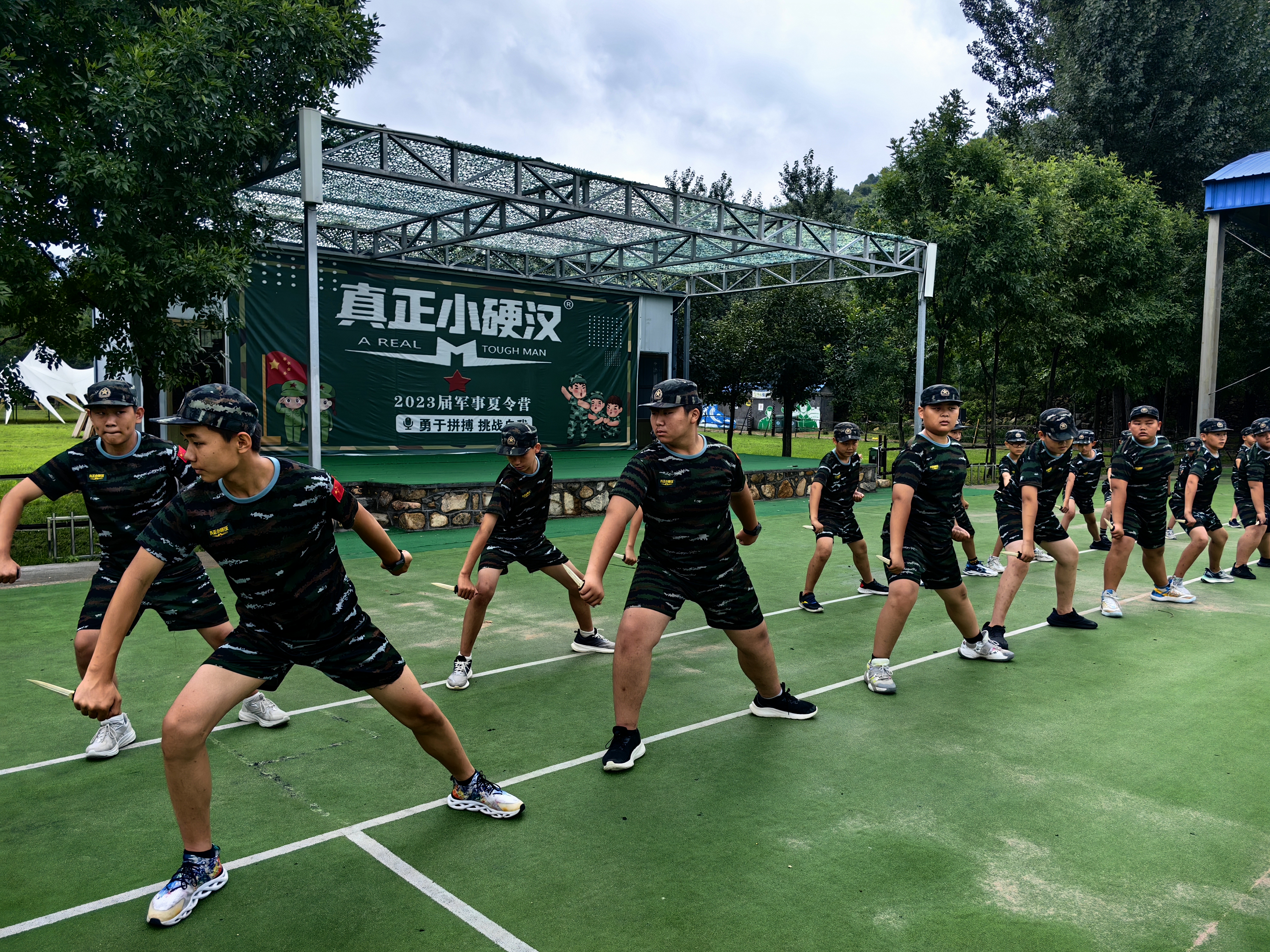 真正小硬汉夏令营图片