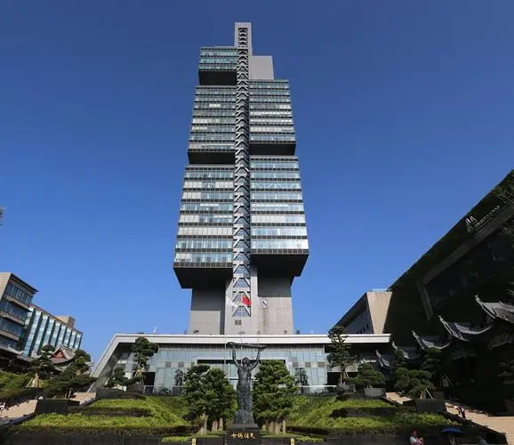 文化和艺术价值,成为贵阳乃至贵州省的代表性建筑