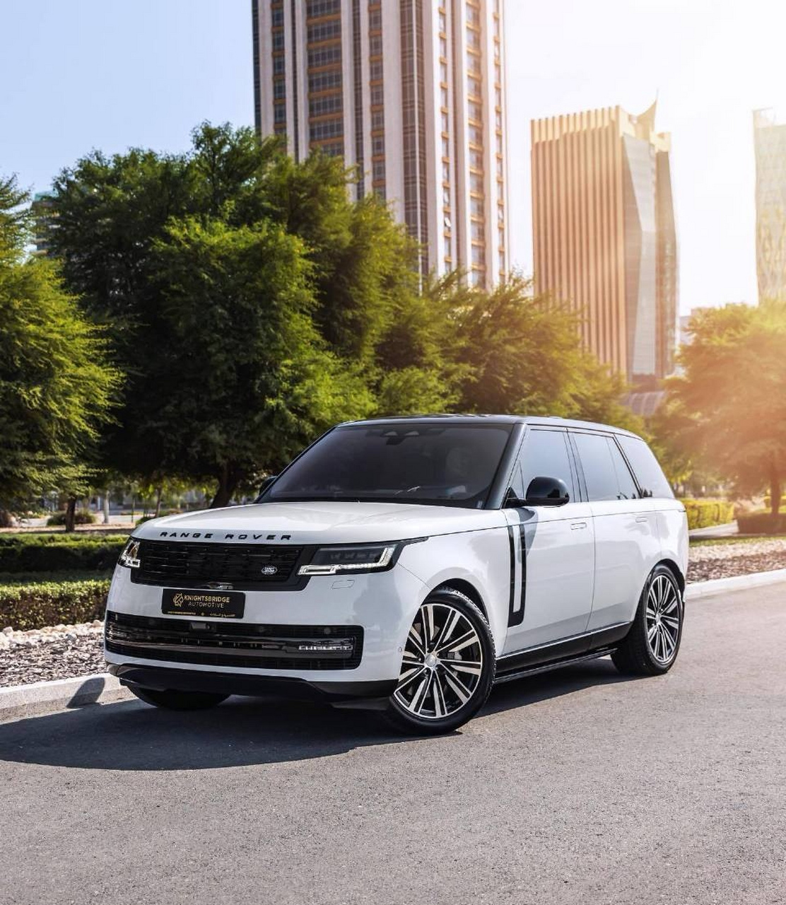 路虎揽胜vogue hse是一款中大型suv,也是路虎旗下较为昂贵的车型之一