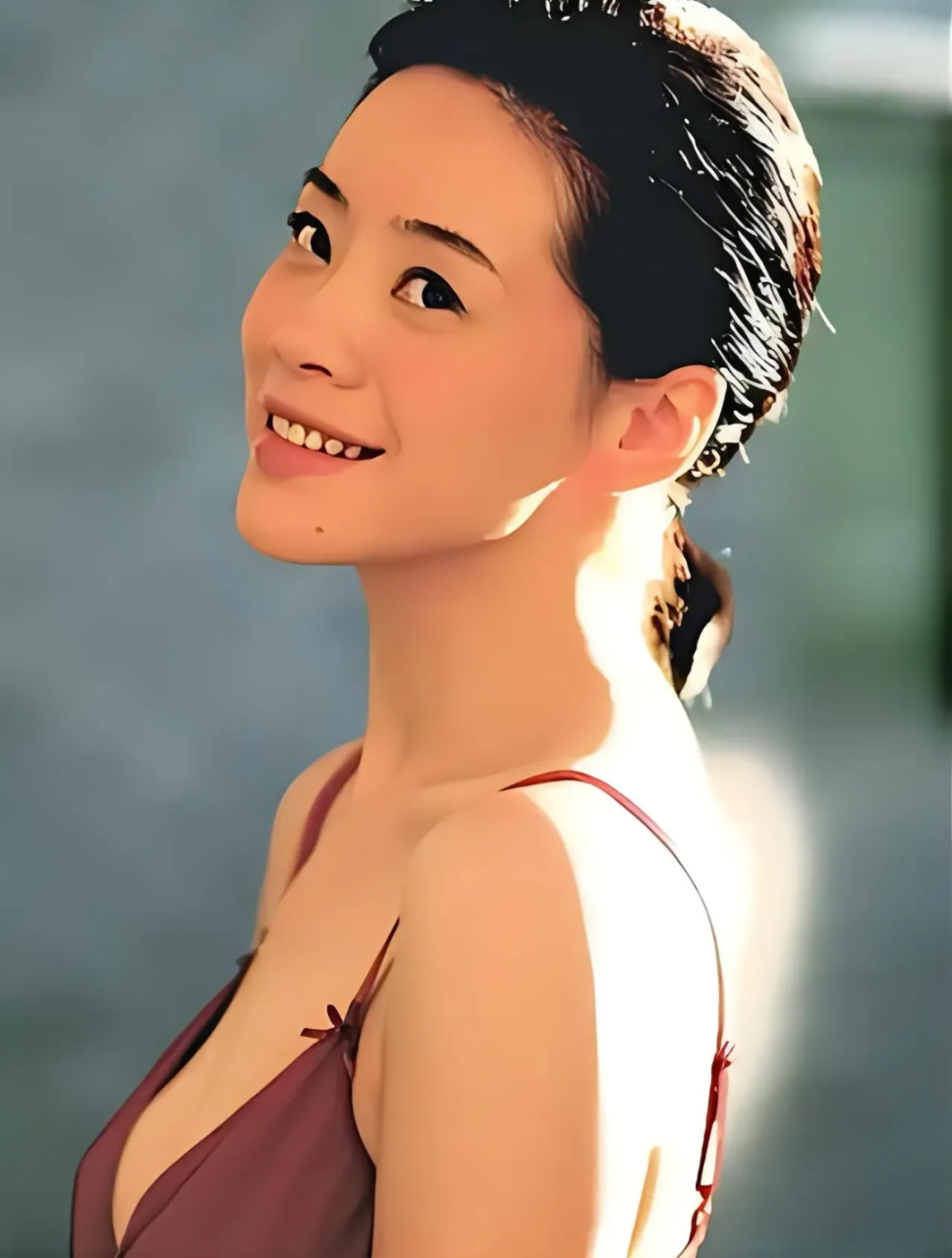 王柠(原名王宁),是一位中国内地女演员,出生于1981年7月17日,毕业于