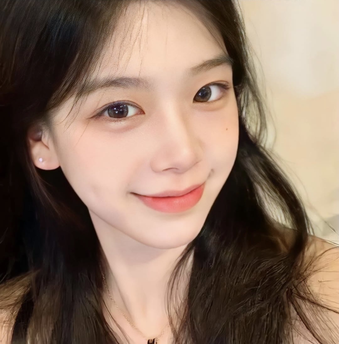 女生头像 头像虽小,却承载着你的独特气质和无数故事