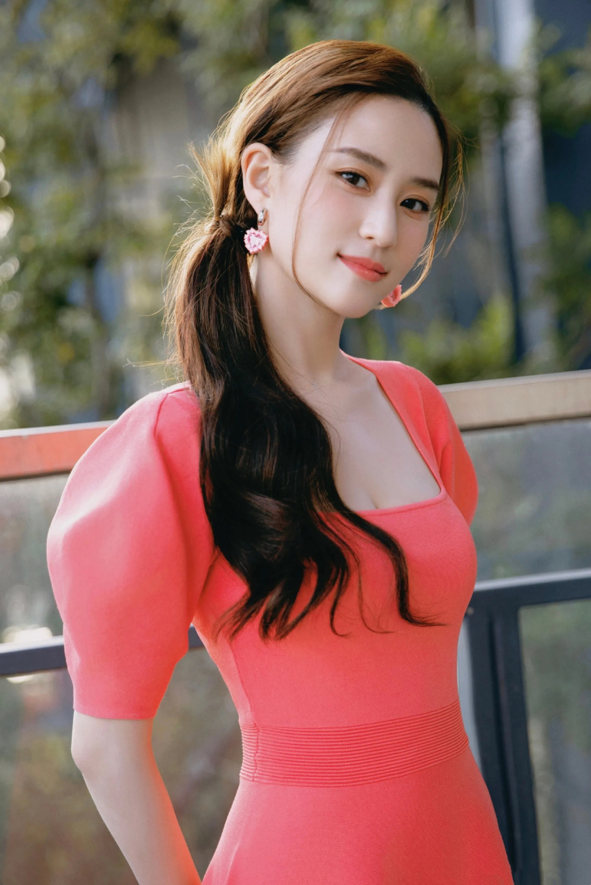 何超莲1991年32岁身高160cm 丈夫是1988年的西安明星窦骁!