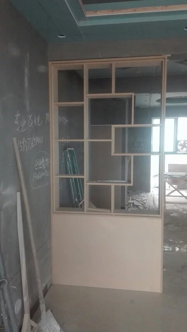 客厅保护架施工中