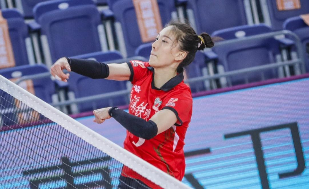 39扣17中轰下19分!女排跑动接应带队3比2取胜,蔡斌迎来新王牌