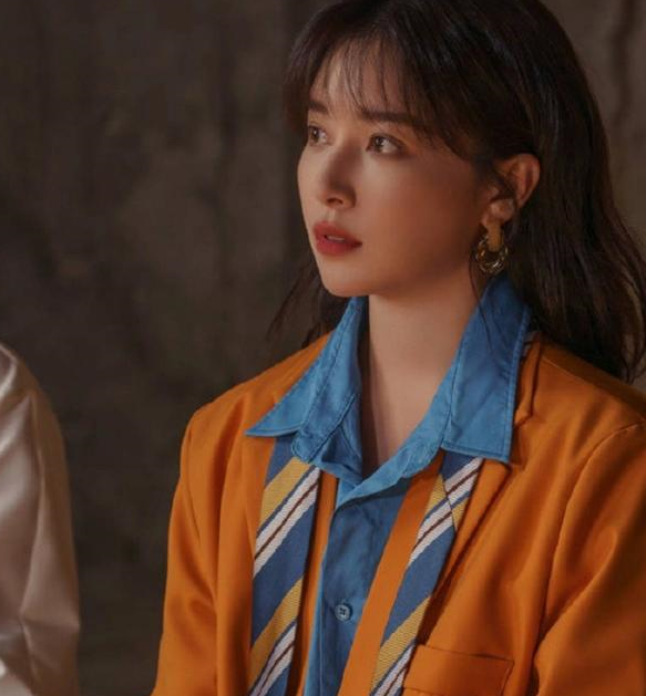 被粗脖子拖累的女星,明明有张美人脸,换上古装简直雷人又无脑