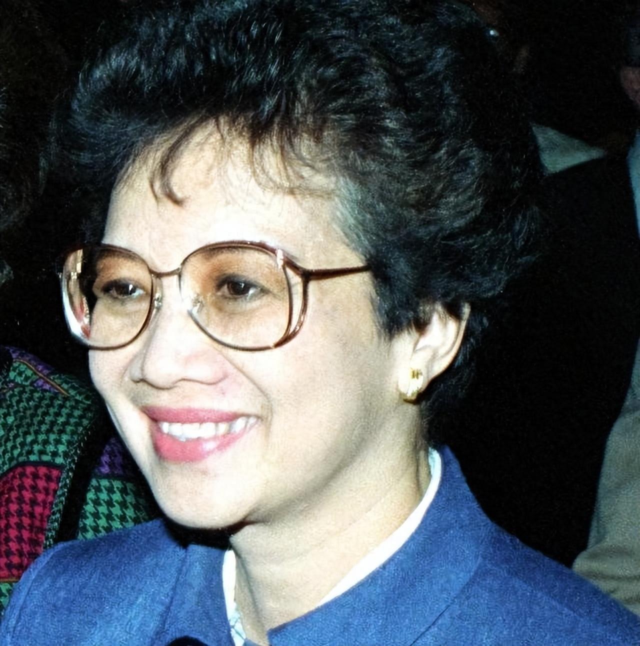菲律宾首位华人女总统:上任后驱逐美军,多次来华寻祖问宗