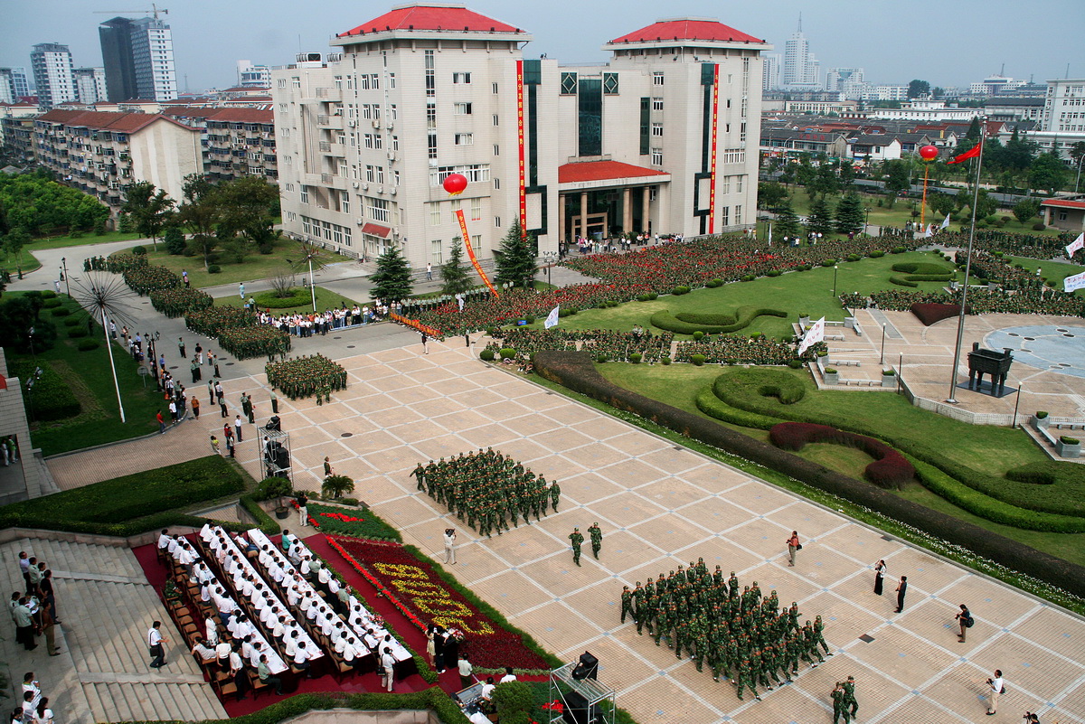 扬州大学荷花池校区图片