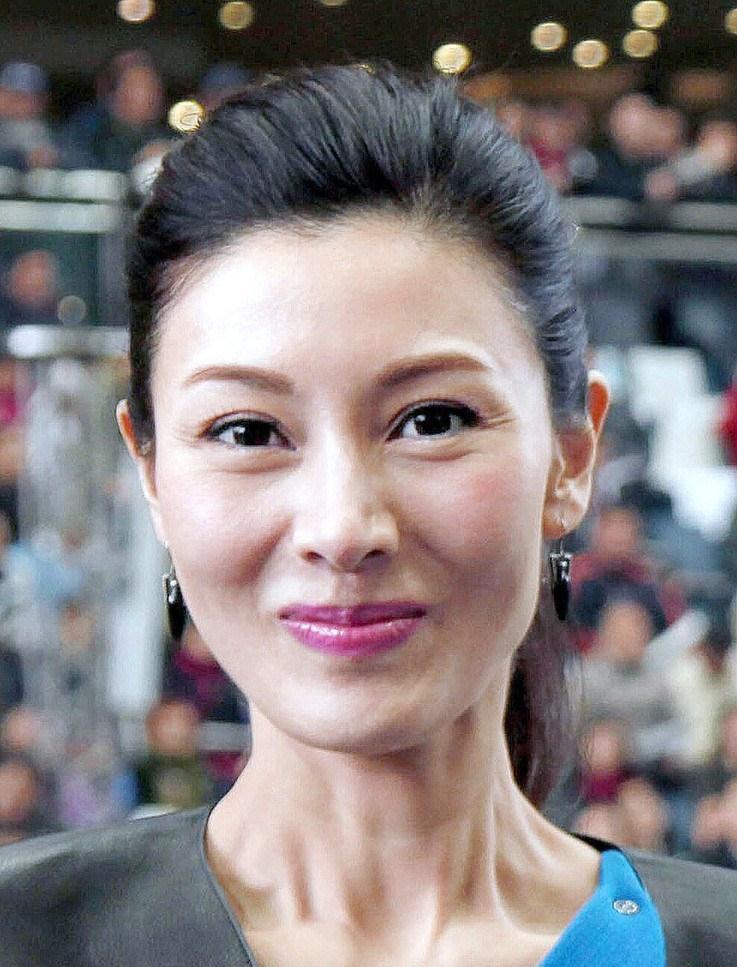 54岁李嘉欣露面!状态苍老不敢认,颜值断崖下滑,老公举动显宠溺