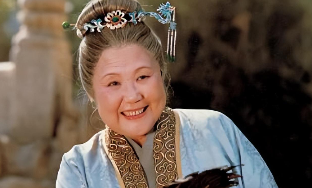 贾母病重,吃完一块山药糕后,王熙凤心中一惊,贾母活不长了