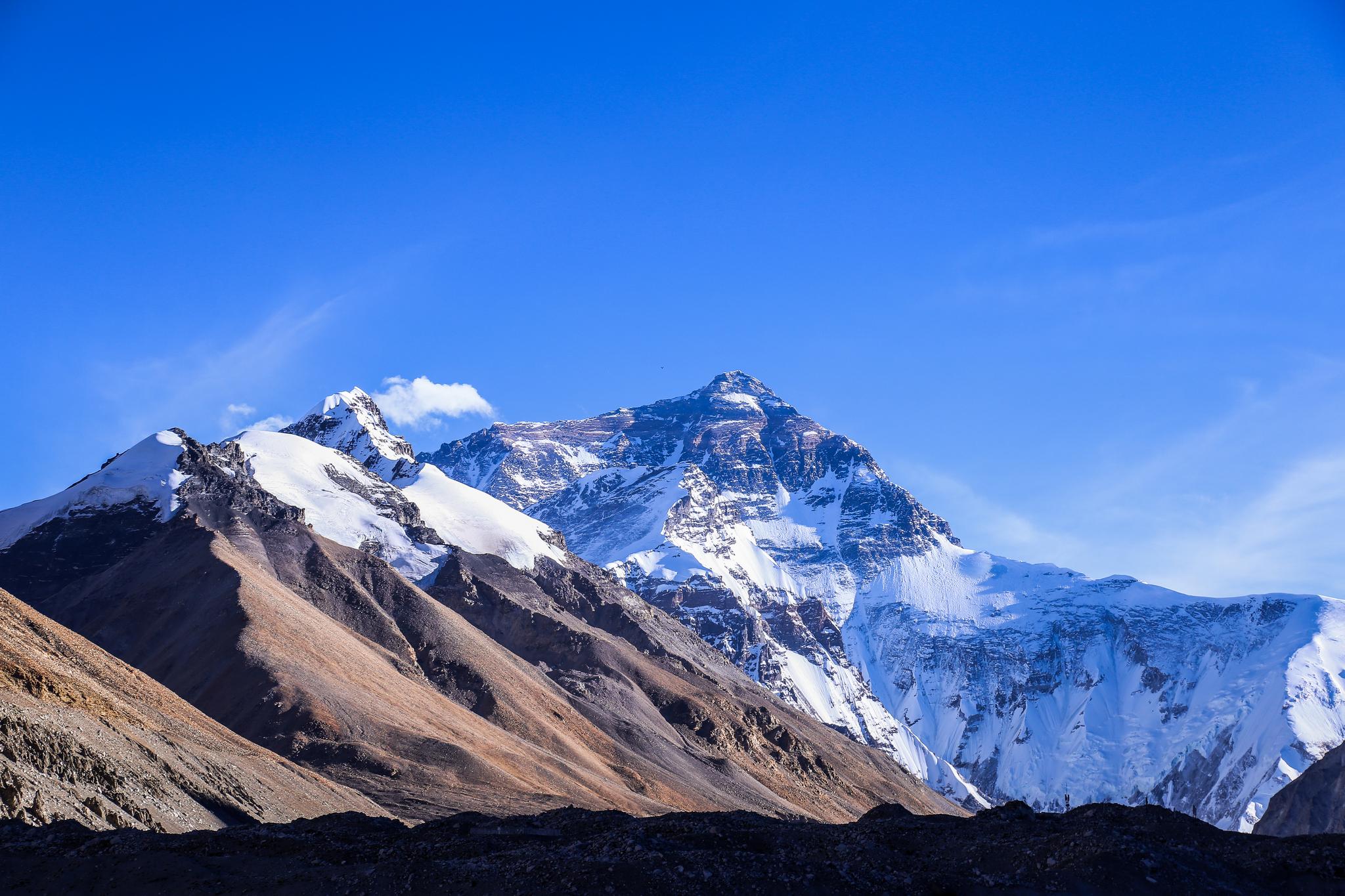 珠穆朗玛峰,世界最高峰,被誉为大地之母和天空之女神