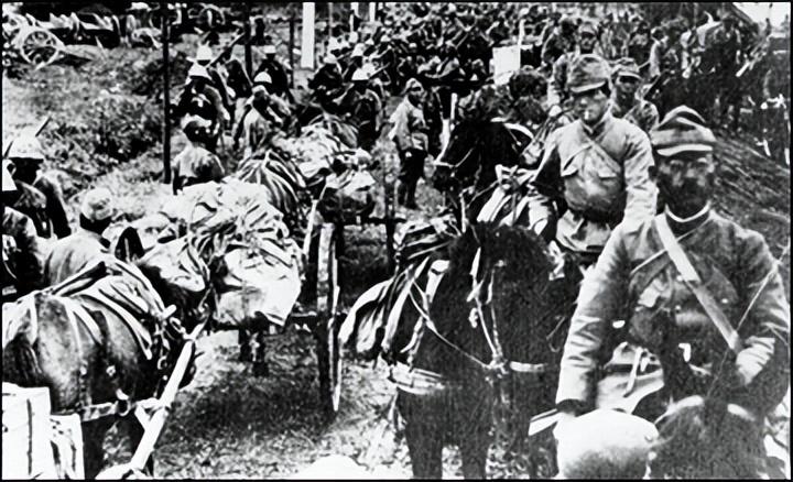 79年杨勇访问英国,英国故意在蛋糕上插国民党旗,他的做法很高明