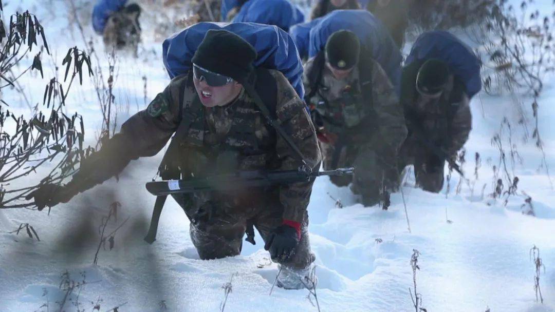 边防战士照片 雪地图片