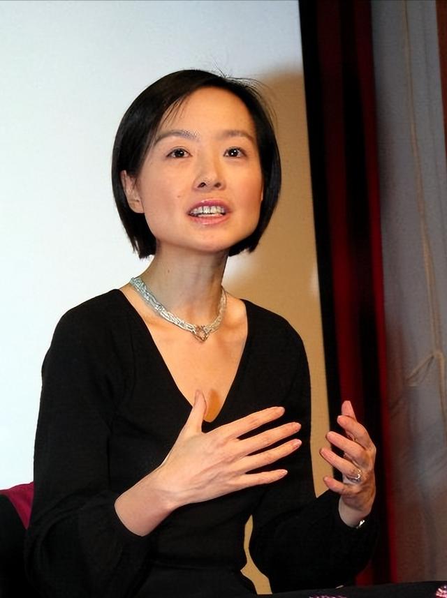 鲁豫:走过半生,归来仍是一人!两段婚姻,孩子是她最大的遗憾