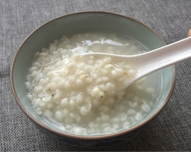 粥类:如大米粥,小米粥,薏米粥等,易于消化吸收,对胃肠道刺激小.