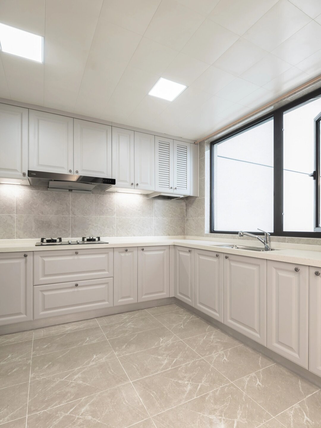 实拍奶油白橱柜这样装颜值开挂.@曼文装修日记的动态