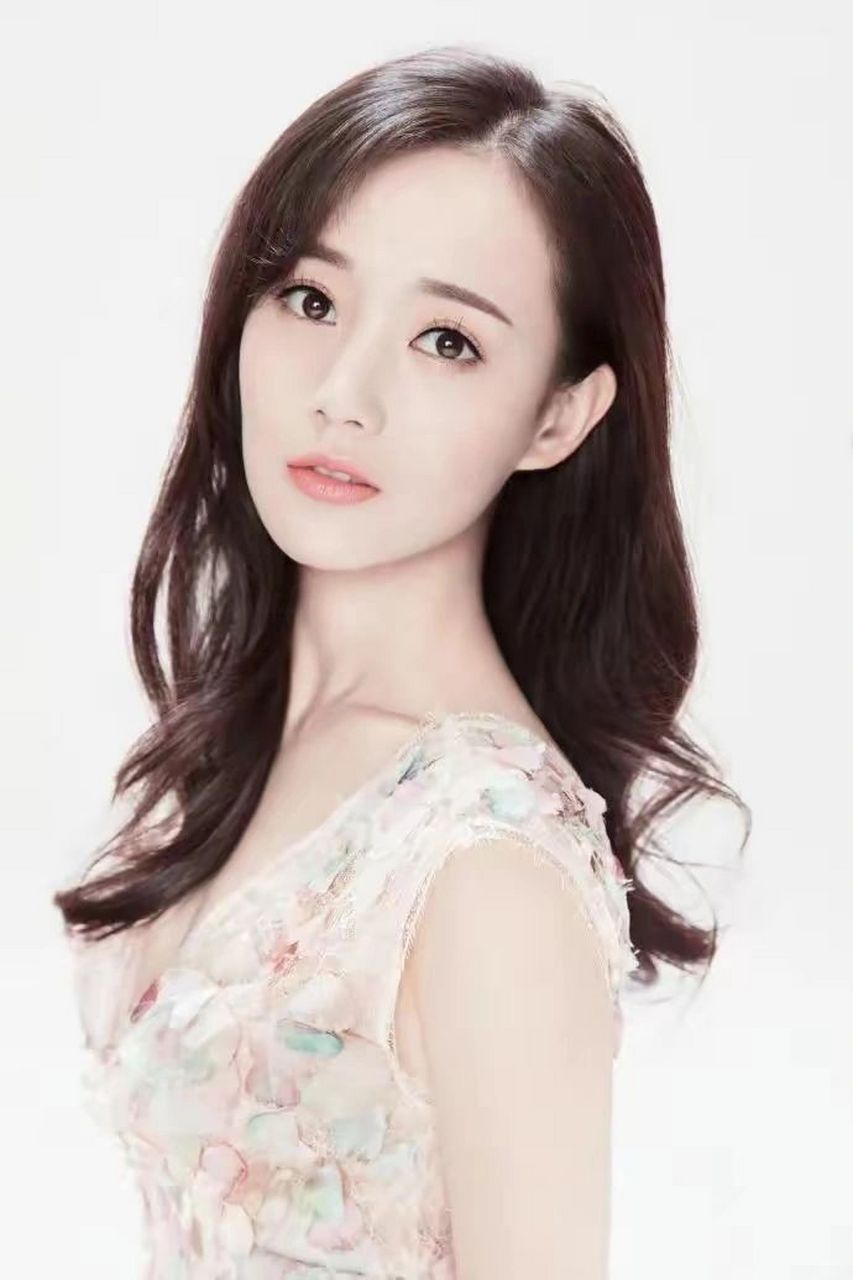 李一桐:从默默无闻到小红书宠儿的成长之路  艺人李一桐是近年来崛起