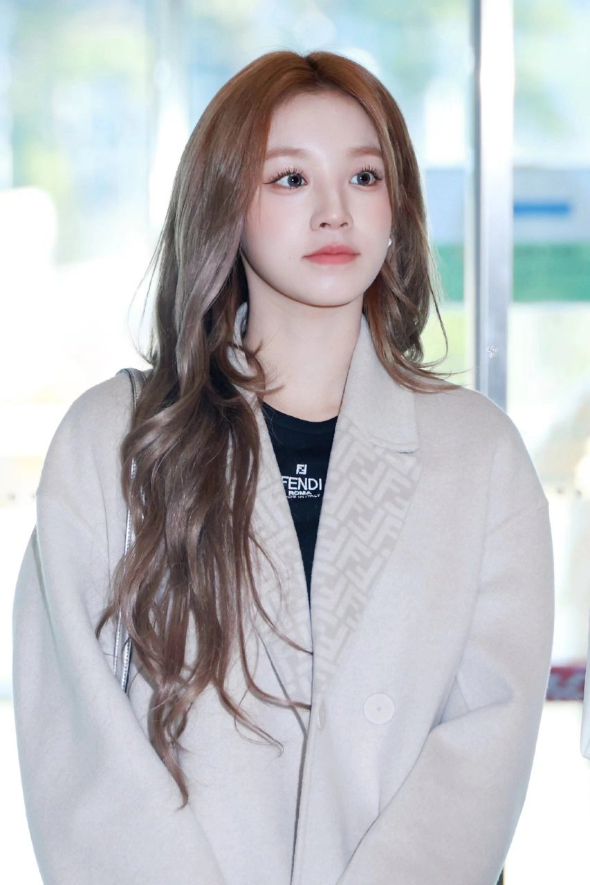 宋雨琦的这件大衣,简直太美了有没有?