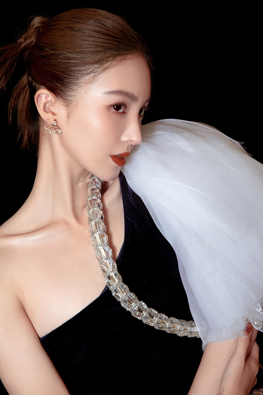 "大喜"金晨[鲜花][鲜花]#气质美女# #性感美女