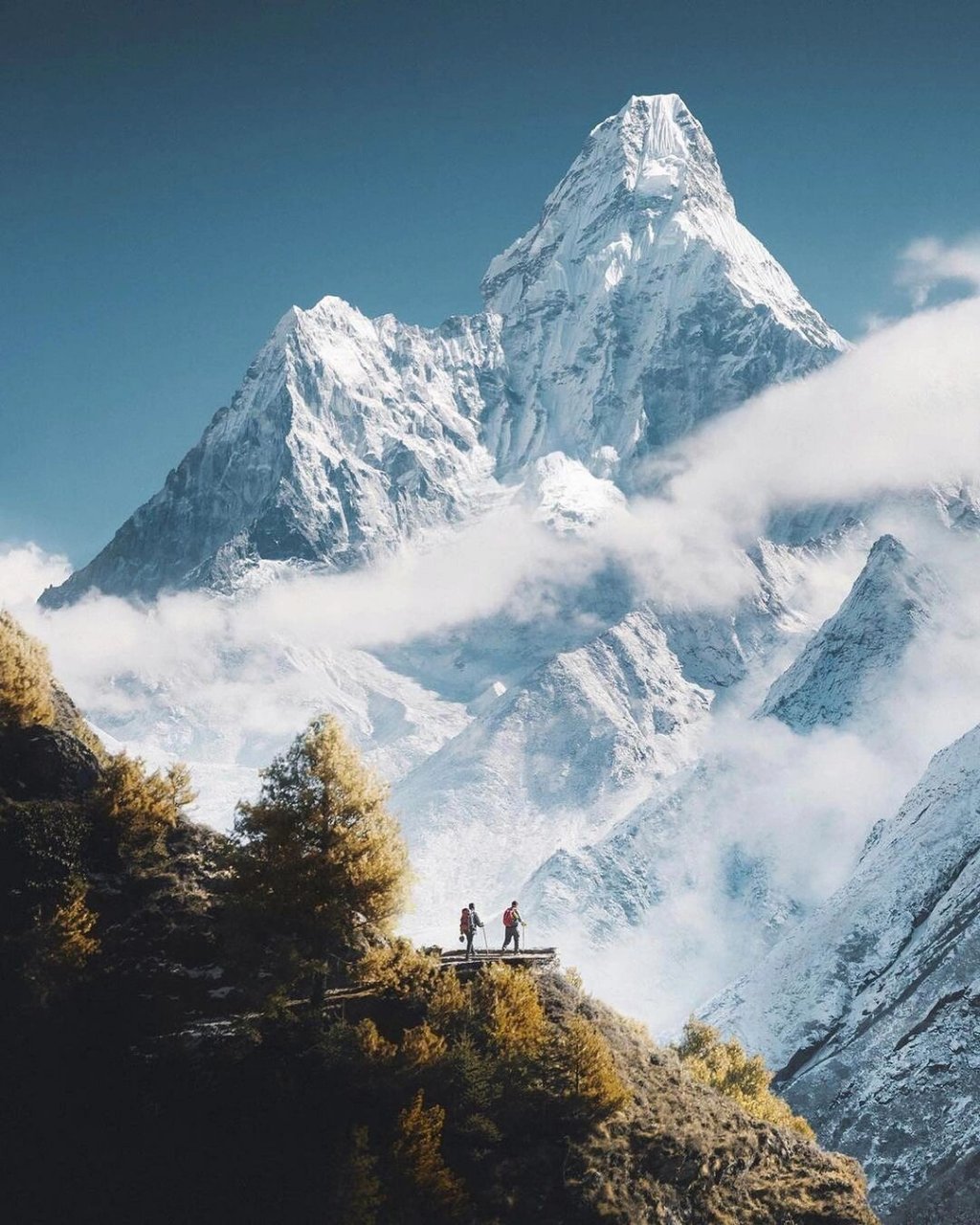 喜马拉雅山脉  喜马拉雅山脉,是世界上最高大的山脉之一,它不仅有着
