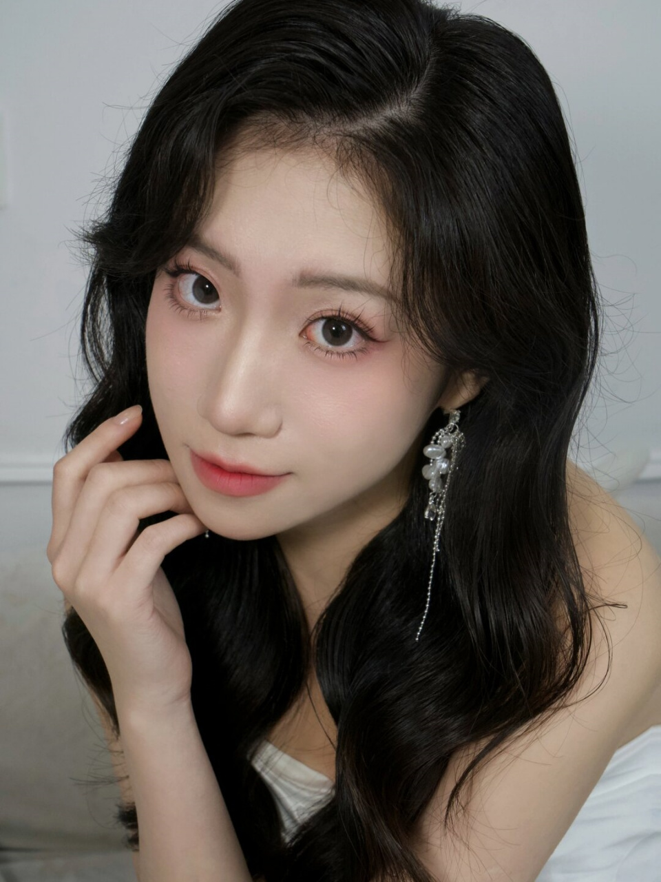 韩系白开水妆容  哇塞,我今天尝试了一个超级赞的妆容,干净又精致