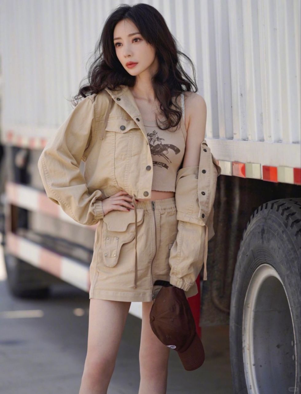 柳岩的时尚穿搭秘籍——小个子也能穿出大美范  最近我被柳岩的穿搭