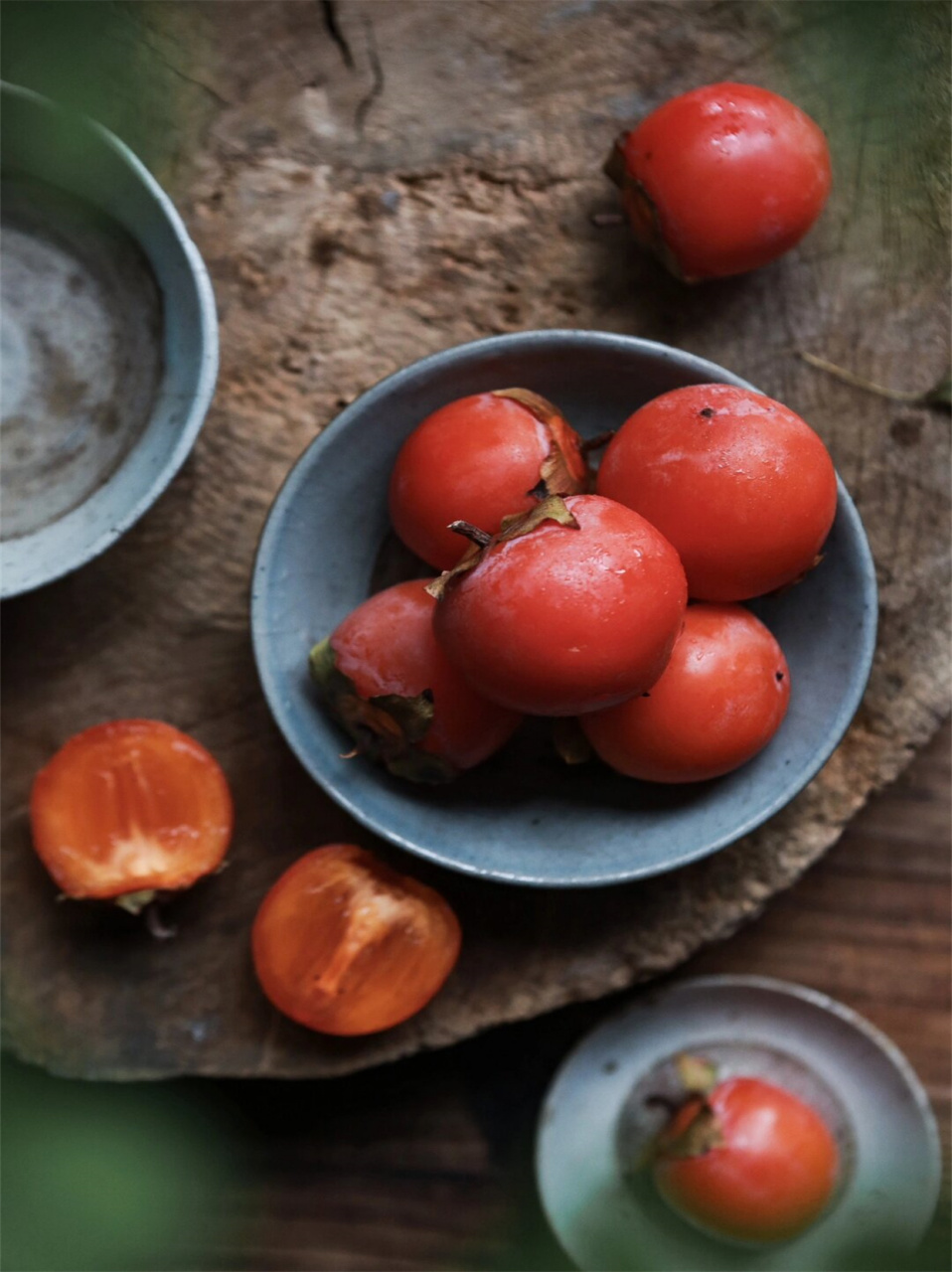 静物拍摄柿子  柿子,那红黄相间的色泽,仿佛是大自然的一幅油画.