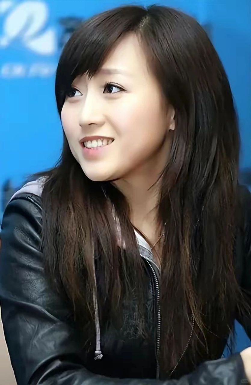潘阳:追梦路上的坚强女儿  潘阳,著名喜剧演员潘长江之女,自小便受到